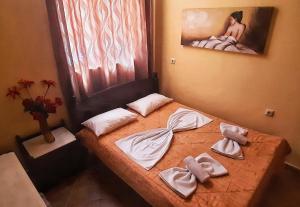 A bed or beds in a room at Porofarago