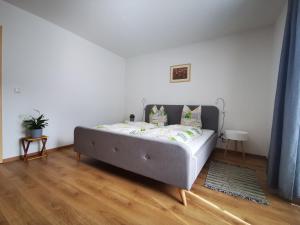 a bedroom with a bed in a room at Pension Bergfried in Hallstatt