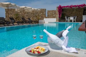 Bazén v ubytování Bianco a Nero Mykonos nebo v jeho okolí