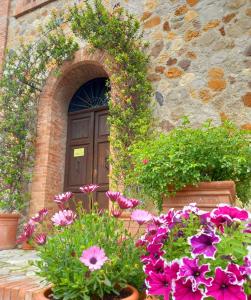 AlleronaにあるAgriturismo Riparossaの門前花の入口