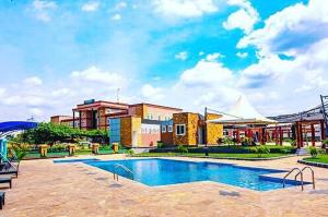Bazén v ubytování Cate Hotel Morogoro nebo v jeho okolí