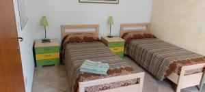 A bed or beds in a room at AFFITTACAMERE L'ARCOBALENO