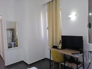 TV a/nebo společenská místnost v ubytování Villa Mare by Delfinia Resort