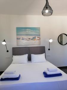 Postel nebo postele na pokoji v ubytování Villa Mare by Delfinia Resort