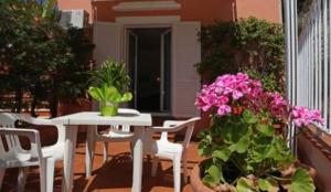 Um jardim em Hotel Residence S.Angelo