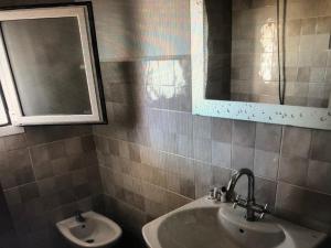 a bathroom with a sink and a mirror at apartamento in Almería