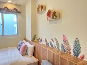 A seating area at Sun Shine B&B