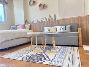 A seating area at Sun Shine B&B