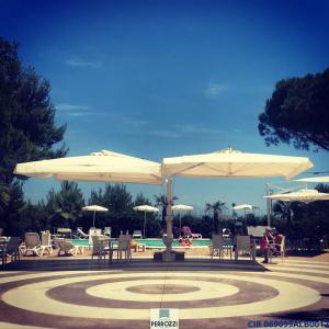 Bazén v ubytování Hotel Perrozzi nebo v jeho okolí