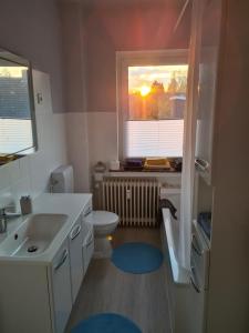 Koupelna v ubytování Nordlicht Emden + 37 fotografií