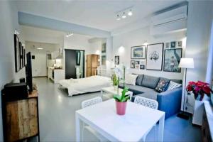A seating area at The old Tailor Factory White Room