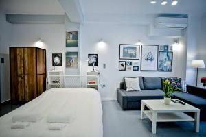 A bed or beds in a room at The old Tailor Factory White Room