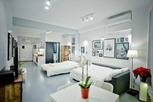 A bed or beds in a room at The old Tailor Factory White Room