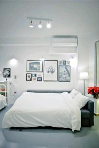 A bed or beds in a room at The old Tailor Factory White Room