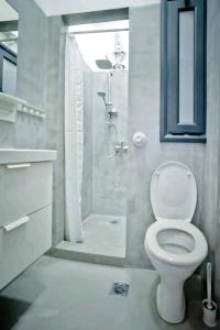 A bathroom at The old Tailor Factory White Room