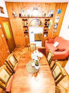 Posedenie v ubytovaní Apartmani Ankica + 37 fotografií