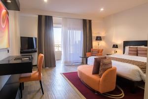 A television and/or entertainment centre at Amaryllis Hotel Blantyre