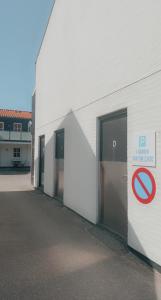 Certifikat, nagrada, logo ili neki drugi dokument izložen u objektu Tversted Strandpark