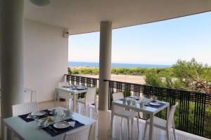 a dining room with a balcony with a view of the ocean at B&B Madreperla in Gallipoli