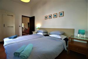 two beds in a bedroom with blue pillows on them at Casa;campo-praia-Lisboa (4 quartos) in Corroios