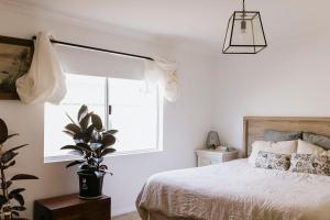 a bedroom with a bed and a window at Drift House in Quindalup