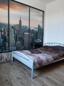 Llit o llits en una habitació de Apartamenty Marco 3 przy Dworcu-Stare Miasto-Super Wi Fi