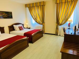 A bed or beds in a room at Albergo Italia