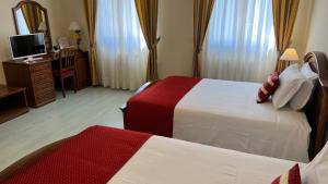 A bed or beds in a room at Albergo Italia