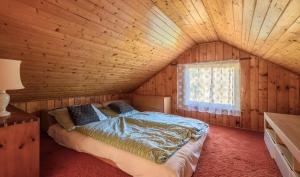 Postel nebo postele na pokoji v ubytování Chata Kazín Praha-Lipence
