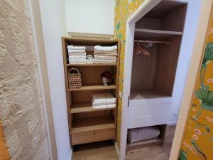 En eller flere senge i et værelse på Appartement central typiquement bordelais + 14 billeder