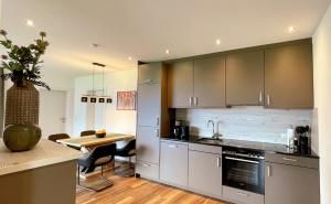 A kitchen or kitchenette at TheView Garden
