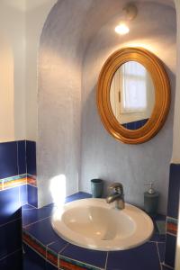 A bathroom at Niriedes Villas