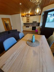 Kuchyň nebo kuchyňský kout v ubytování Ferienwohnung-Einklang im schönen Südschwarzwald