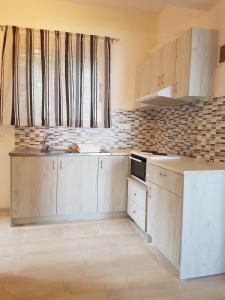Η κουζίνα ή μικρή κουζίνα στο Paradise Apartments Barbati
