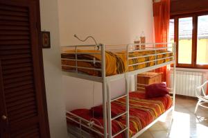 - une chambre avec 2 lits superposés dans l'établissement Ca 'nter Viale, à Il Romito