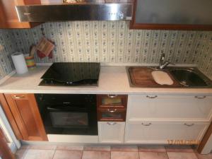 A kitchen or kitchenette at La Pianotta Sulla Spiaggia