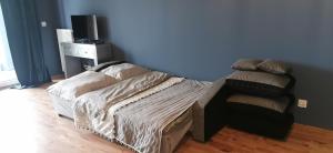 Posteľ alebo postele v izbe v ubytovaní Apartament centrum Dworzec