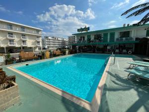 Bazén v ubytování Bel Air Motel Wildwood Crest Beach nebo v jeho okolí