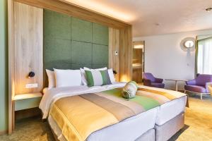 Postel nebo postele na pokoji v ubytování Carine Hotel Centar