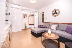 Posedenie v ubytovaní Anamari apartment