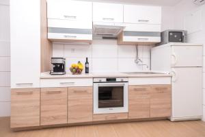 Kuchyňa alebo kuchynka v ubytovaní Anamari apartment