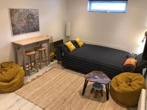 een woonkamer met een bank en een tafel bij The Den - your cosy sleepover space in Saint Fillans
