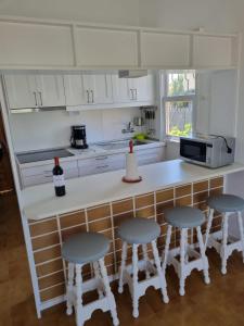 A kitchen or kitchenette at Bungalow Santa Fe de 2 habitaciones