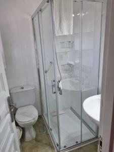 A bathroom at Bungalow Santa Fe de 2 habitaciones