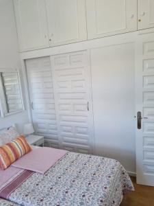 A bed or beds in a room at Bungalow Santa Fe de 2 habitaciones