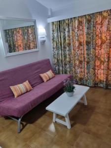 A seating area at Bungalow Santa Fe de 2 habitaciones