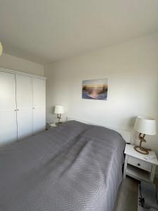 מיטה או מיטות בחדר ב-Wohnungen mit direktem Meerblick