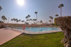 The swimming pool at or close to Bungalow Santa Fe de 2 habitaciones