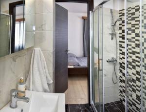 A bathroom at Cozy Bright Studio