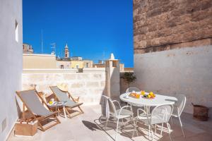 A balcony or terrace at Palazzo Manzoni by MANZONI COLLECTION